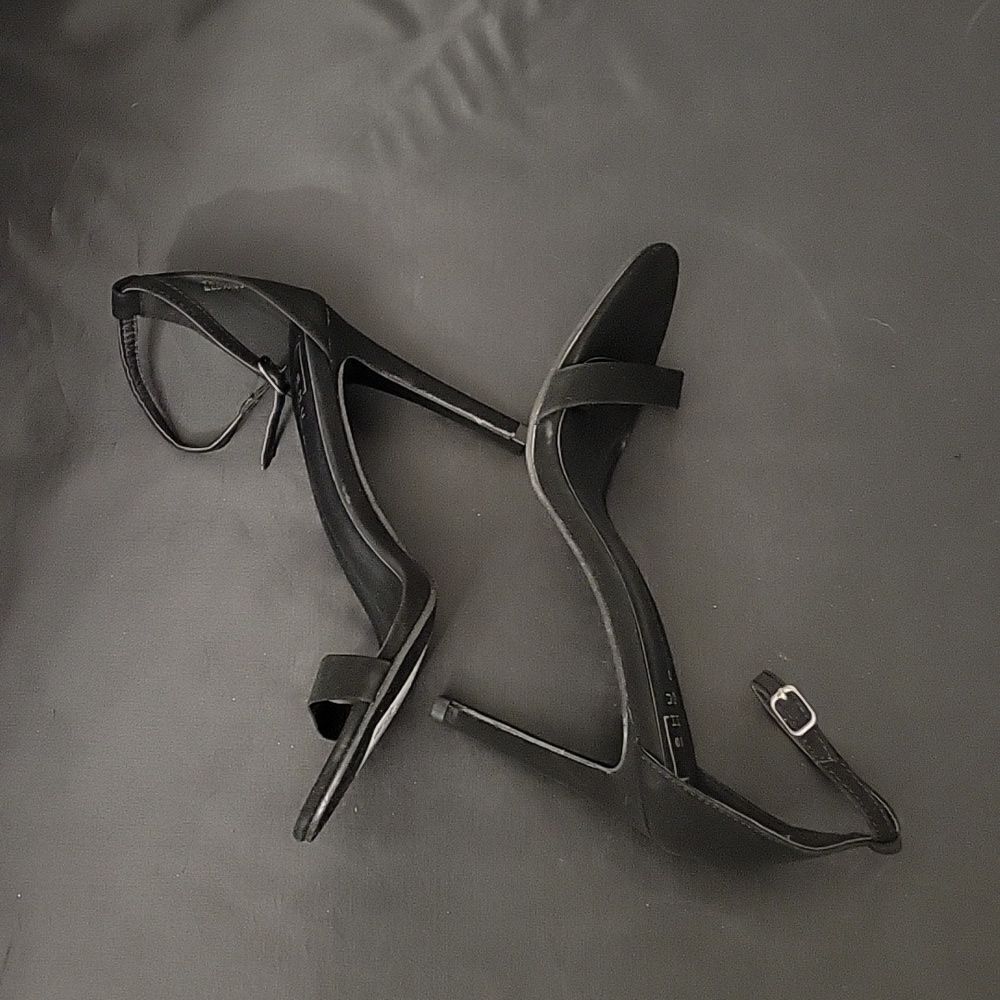 BRAND NEW CHU SHOP POINT TOE ADJUSTABLE BUCKLE ANKLE STRAP STILETTOS - Picture 5 of 16